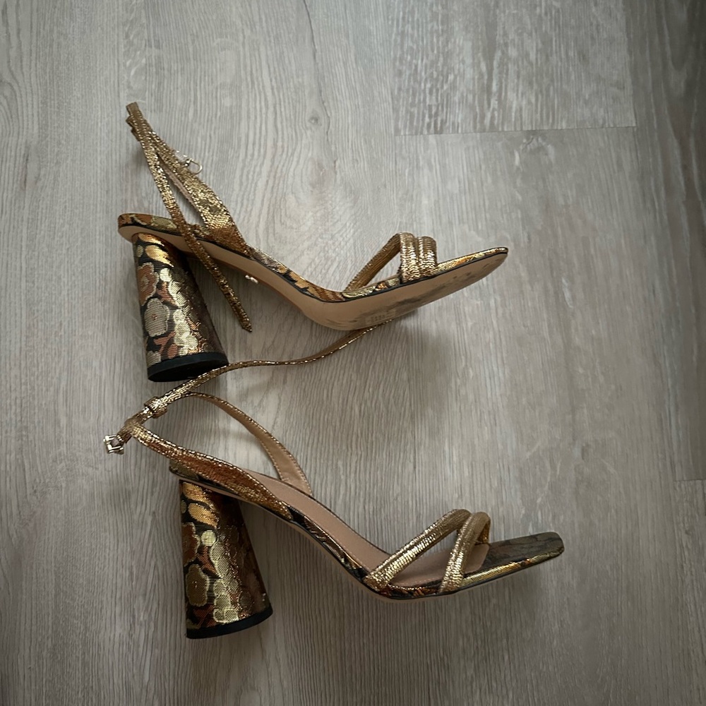 Sam Edelman heels in size 9.5. Color is multi.